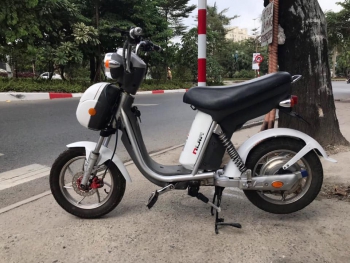 Xe đạp điện Nijia trắng 99%