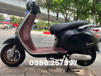 Xe máy điện Vespa đen sần đẹp nét