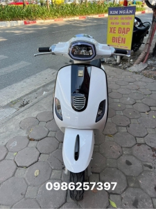 Bán xe điện Vespa đèn vuông màu trắng nét 95%